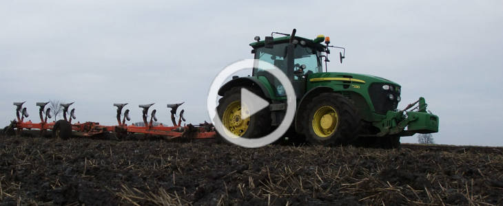 John Deere 7930 kuhn film John Deere 7830 z pługiem dłutowym Bednar Terraland w uprawie po burakach   VIDEO