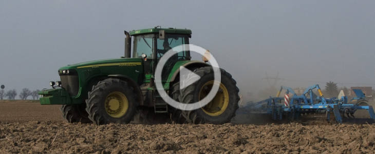 John Deere 8320 oryginalny dzwiek silnika film 2021 John Deere 6195M i 8230 + Farmet Kompaktomat w pustynnej uprawie 2019 – FOTO