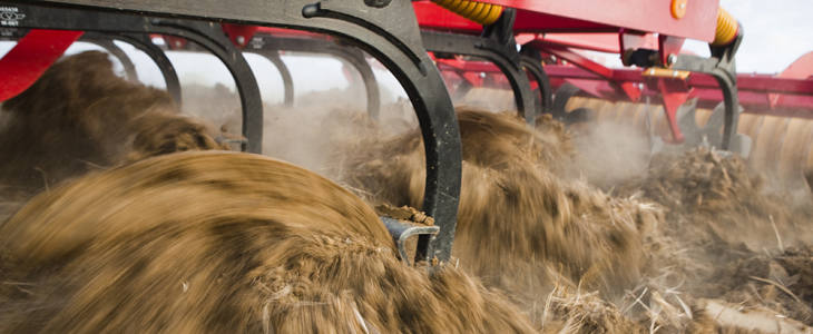 Vaderstad Mixin odkladnia Farmet Falcon 6 PRO Fert+ & Micro Drill sieje w Szwecji