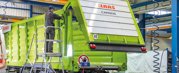 Claas Cargos produkcja CLAAS CARGOS   demontaż zespołu załadowczego w 15 minut   VIDEO