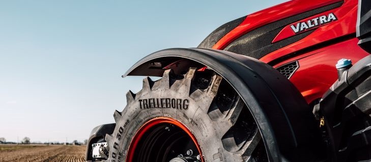 Trelleborg celebrates Valtra YourTire HR 1 3 Trelleborg TM1060   nowa generacja opon ze Skandynawii