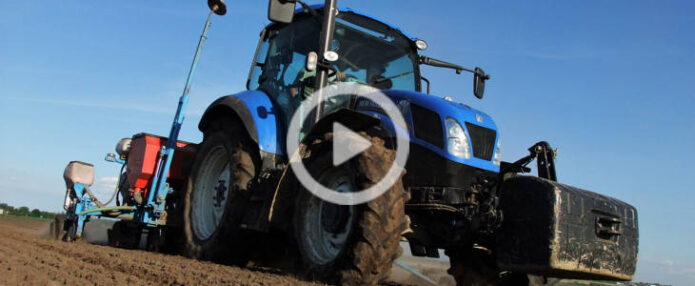 Siew Kukurydzy Na Kujawach New Holland T5 115 Z Siewnikiem Monosem Siew Kukurydzy Na Kujawach New Holland T5 115 Z Siewnikiem Monosem