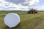 koszenie i zbiór traw UŁĘŻ 2021 50 150x100 Pokazy koszenia i zbioru traw w Ułężu ? Pokaz pras i prasoowijarej   fotorelacja