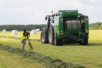 koszenie i zbiór traw UŁĘŻ 2021 80 150x100 Pokazy koszenia i zbioru traw w Ułężu ? Pokaz pras i prasoowijarej   fotorelacja