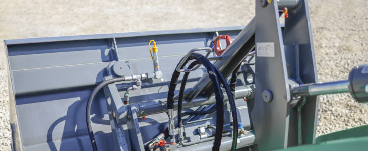 Kramer1 Kramer wprowadza w pełni hydrauliczny system szybkiej wymiany osprzętu ?Smart Attach?