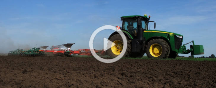 John Deere 8400R Kvernelnd 2021 film New Holland CR 9.90 Revelation w kukurydzy   FOTO