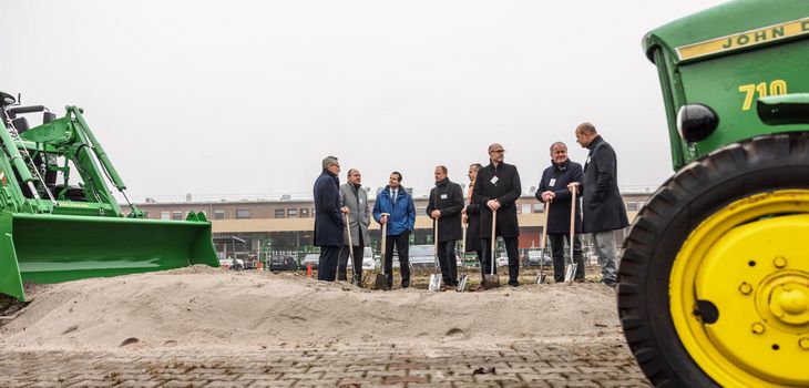 fot1 John Deere potwierdza pozycje na rynku ciagnikow i inwestuje w infrastrukture John Deere potwierdza pozycję na rynku ciągników i inwestuje w infrastrukturę
