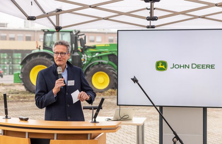 fot3 John Deere potwierdza pozycje na rynku ciagnikow i inwestuje w infrastrukture John Deere potwierdza pozycję na rynku ciągników i inwestuje w infrastrukturę