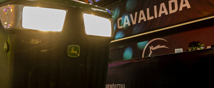 John Deere Cavaliada John Deere przedstawia nowy pojazd użytkowy typu cross over: Gator™ XUV 875M