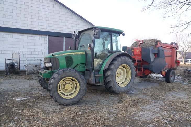 John Deere Najlepsze mleko Tylko z dobrze zarzadzanego gospodarstwa 5 Najlepsze mleko? Tylko z dobrze zarządzanego gospodarstwa