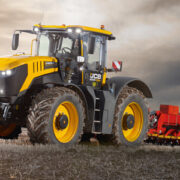 JCB Fastrac iCON 180x180 Nowe maszyny w portfolio firmy Agrihandler