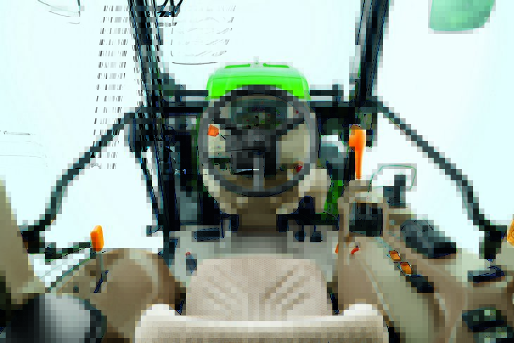 John Deere 5G kabina Większy komfort i większa moc w ciągnikach specjalistycznych John Deere 5G