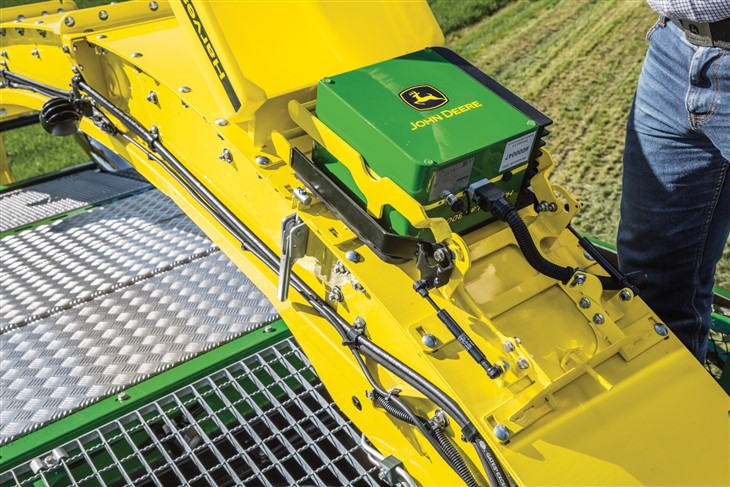 r2c008198 LSC 01 Zbiór traw z nowoczesną technologią   poznaj John Deere HarvestLab