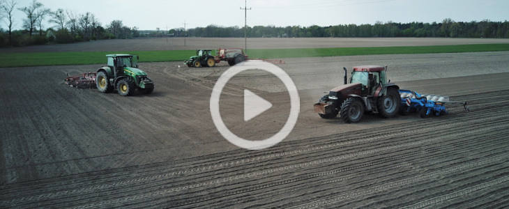 John Deere Case siew cykorii 2022 film Ciągniki John Deere, Fendt i MF w polu, czyli siew kukurydzy w GR Mojzesowicz   VIDEO