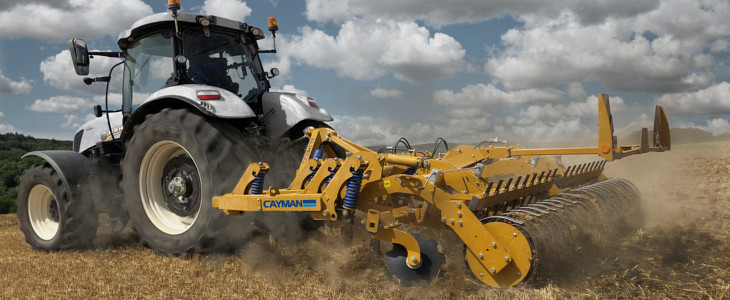 Alpego Cayman Agrihandler Pokaz siły i uciągu w ciężkiej orce   John Deere 8430 + Kuhn Challenger   VIDEO