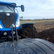 New Holland T7 180x180 Sprzedaż nowych traktorów ciągle bardzo mocno w górę