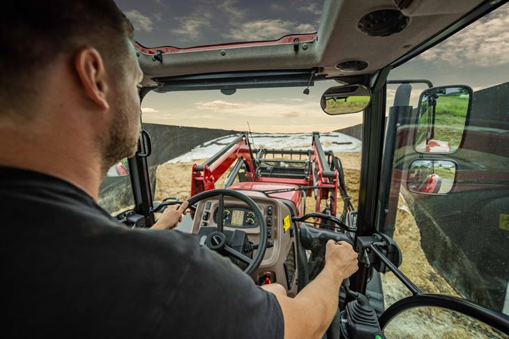 CaseIH Farmall A kabina CASE IH wprowadza na rynek dwa nowe modele ciągników serii FARMALL A