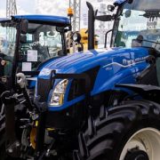 New Holland T5S 180x180 Sprzedaż nowych traktorów ciągle bardzo mocno w górę