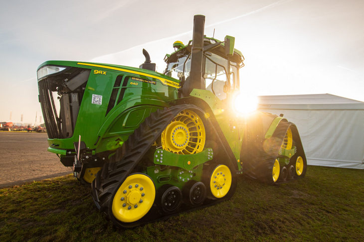 agro show 2022 john deere 9RX Wszechstronność i moc w ciągnikach John Deere, nie tylko największych