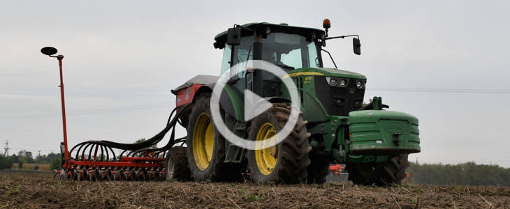 John Deere 6110RC Gaspardp Pinta 2022 film John Deere 6110 RC z zgrabiarką Lely Hibiscus – żyto na kiszonkę (VIDEO)