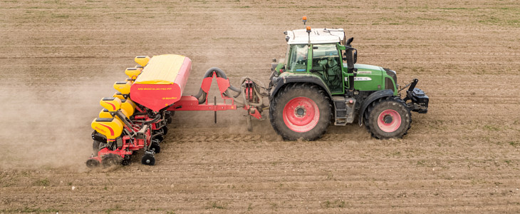 Pottinger siewniki punktowe Jakie elementy finansowania fabrycznego wypływają na wybór oferty przedsezonowej?