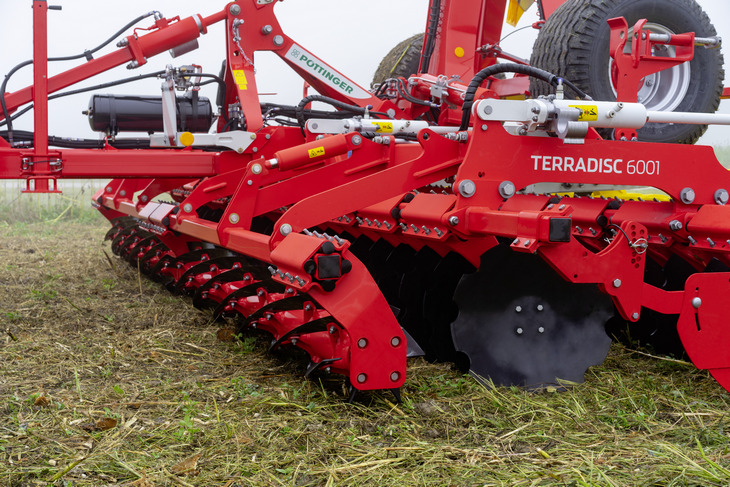 Pottinger terradisc 6001 Wał nożowy do krótkich bron talerzowych Pöttinger TERRADISC T 4 6 m