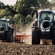 Valtra Q Farm Machine 2023 1 180x180 CLAAS LEXION z tytułem FARM MACHINE 2023