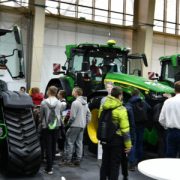Polagra Premiery 2023 John Deere foto 180x180 JCB wyprodukowała milionową maszynę