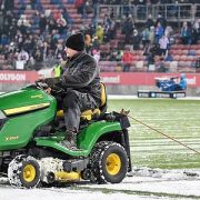 John Deere zima 180x180 Przedstawiciele firmy John Deere nie będą obecni na Targach SIMA w listopadzie 2024 r.