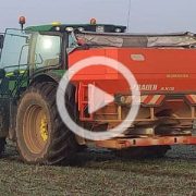 John Deere 6150R Rauch Axis nawozyr 2023 film 180x180 Przedstawiciele firmy John Deere nie będą obecni na Targach SIMA w listopadzie 2024 r.