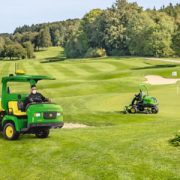 John Deere maszyny golfowe 180x180 Na tropie młodych talentów   John Deere partnerem XII Ogólnopolskich Mistrzostw Mechaników