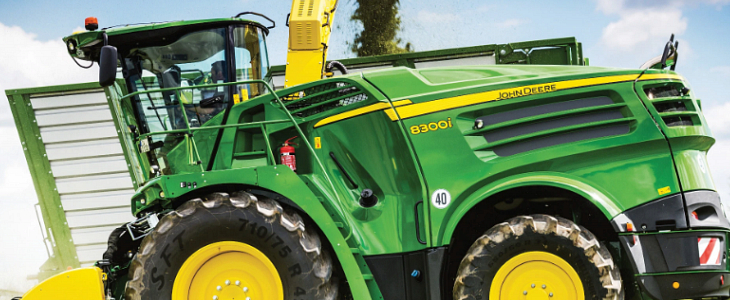 John Deere sieczkarnia 8300i SaMASZ na targach AGROTECH 2022