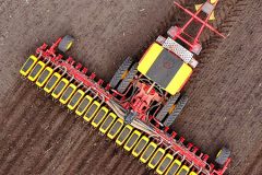 Vaderstad Tempo plynny nawoz 240x160 CASE IH Magnum 340 ustanawia nowy rekord siewu