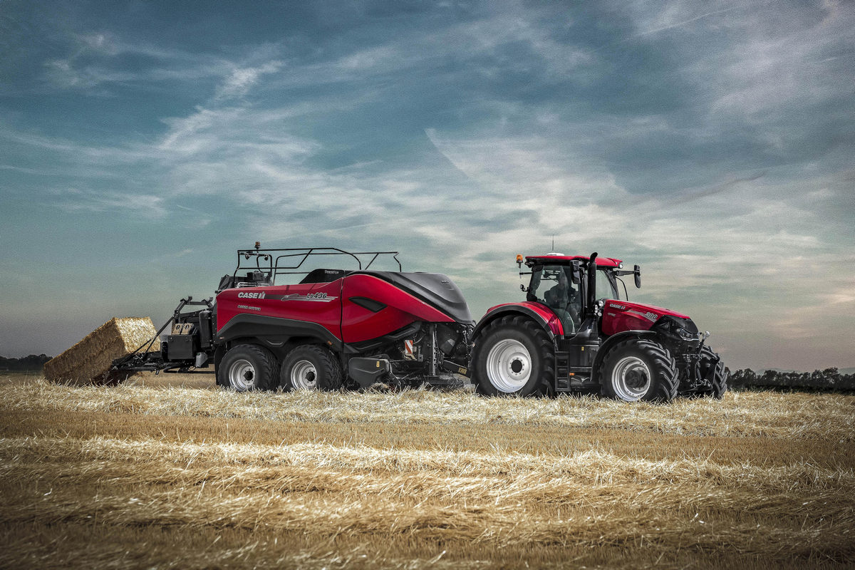 CASE IH Optum 300 CVXDrive with LB 436 HD Marka Case IH na targach Agritechnica 2023 – premiery rynkowe i zapowiedzi nowych technologii