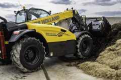 New Holland ladowarka TH7 42 Elite 240x160 Udoskonalone ładowarki Case IH Farmlift zadebiutują na Agritechnice 2017