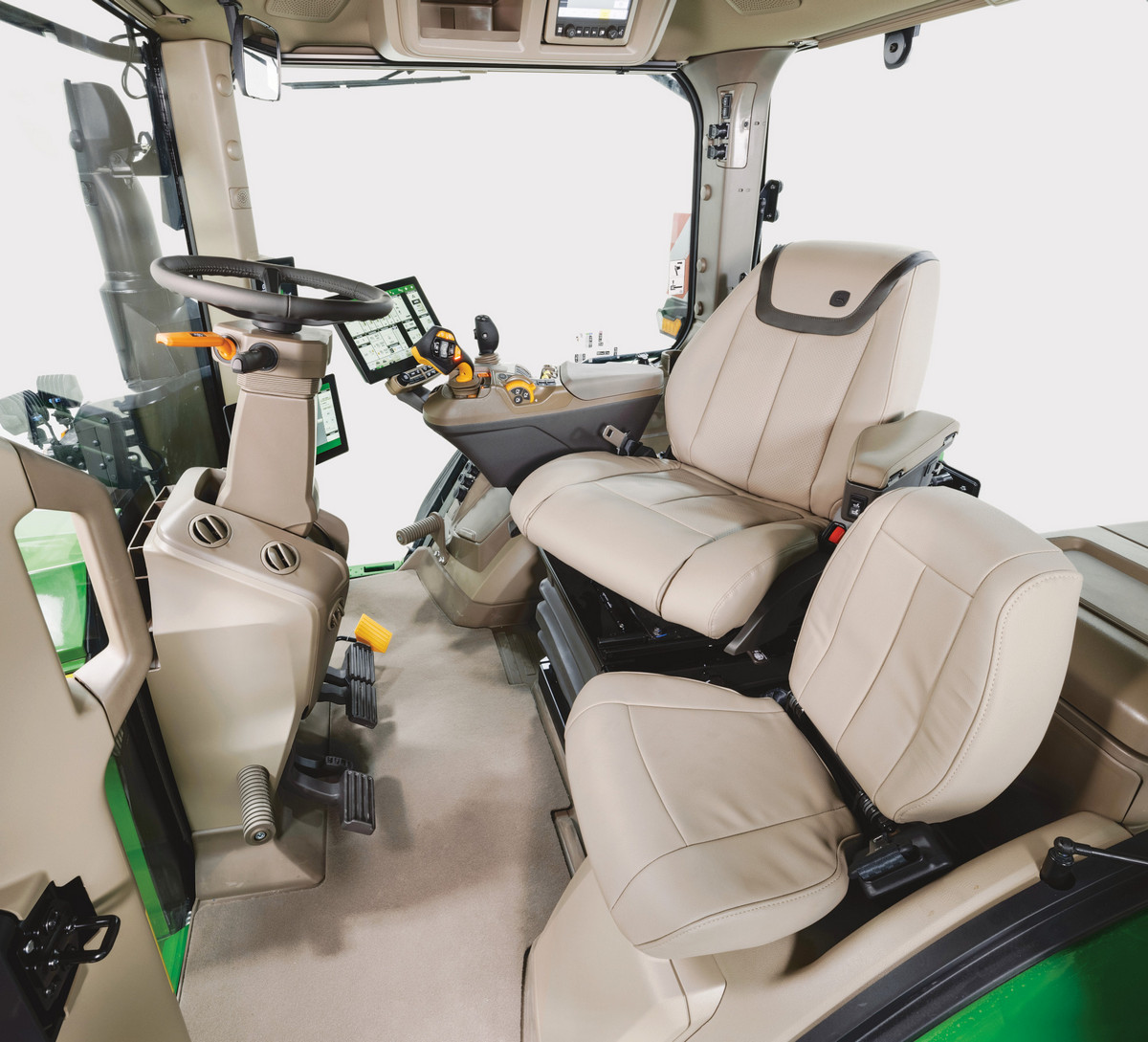 John Deere komfort pracy kabina John Deere liderem sprzedaży ciągników powyżej 150 KM w 2023 roku – sukces rolnictwa precyzyjnego