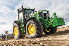 John Deere wyniki sprzedazy ciagnikow 2023 240x160 Sprzedaż ciągników rolniczych w Polsce   lipiec 2022 (wg danych CEPiK)