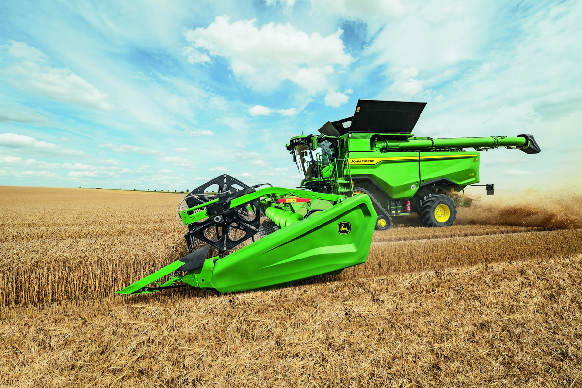 John Deere S7 900 combine harvesting wheat 4 Nowe kombajny John Deere S7   nowe standardy w automatyzacji i wydajności zbioru
