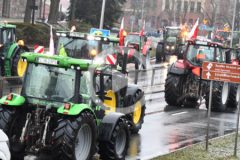 Protest Rolnikow 2024 film 240x160 John Deere 7R 290 II Gen na kujawskich polach   FOTO