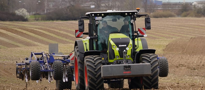 Claas opinia a Czy ciągnik uniwersalny może być ekonomiczny  Poznaj wyniki testów ciągników AXION 830 i 870