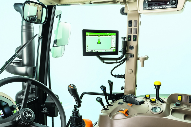 John Deere 5M 2024 kabina Nowy John Deere serii 5M z nowymi przekładniami i zintegrowanym układem AutoTrac
