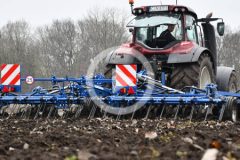 Valtra T Rolmako ComboTill uprawa 2024 film 2 240x160 Rolmako znaczy ergonomicznie i ekologicznie   maszyny rolnicze produkowane na światowym poziomie