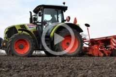 Claas Arion 510 Kuhn Premia siew 2024 film 240x160 Claas Arion 620 i Horsch Maestro 8.75 CC w koncertowym siewie kukurydzy