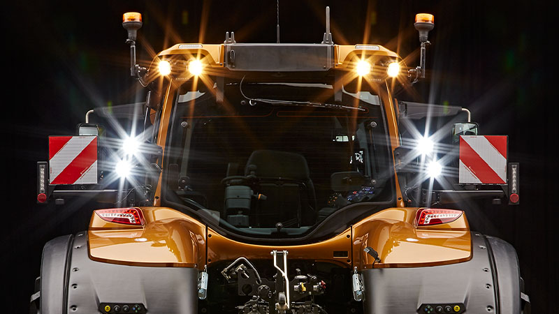 Valtra Unlimited work lights 06 800x450 1 Nowy system świateł roboczych z możliwością konfiguracji od VALTRA UNLIMITED