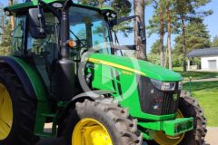 John Deere 5M polska premiera 2024 film 240x160 John Deere 6140R i HARDI Commander podczas wieczornego oprysku   FOTO