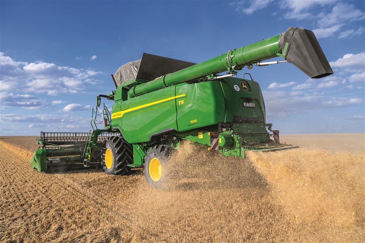 Fot 13 Informacja prasowa John Deere przedstawia nowe kombajny wytrzasaczowe T5 i T6 John Deere przedstawia nowe kombajny wytrząsaczowe T5 i T6
