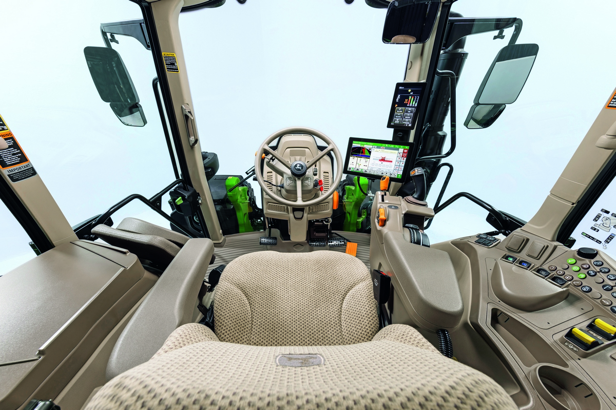 John Deere 6M kabina edycja 2024 Rok 2024 John Deere zamyka jako lider sprzedaży ciągników w Polsce
