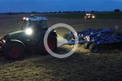 Fendt Kockerling Agrisem uprawa pozniwna 2024 film 240x160 John Deere 9560R i Köckerling Vector 8 m ? zestaw uprawowy wagi ciężkiej