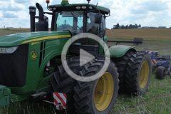 John Deere 9560R Kockerling Vector 2024 film 240x160 Odbiór buraków przy wsparciu ciągników John Deere 9510R, Fendt 936, Fendt 920   VIDEO