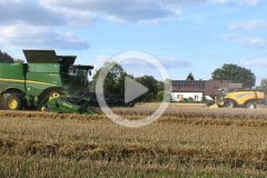 John Deere S New Holland CX zniwa 2024 film 240x160 New Holland TX66 i CX8080 ? żniwa 2024 w GR Markowo